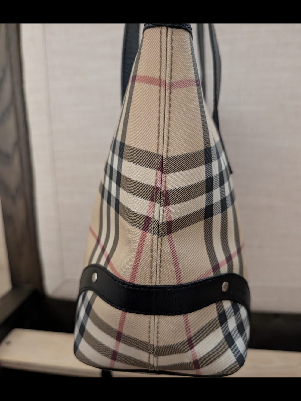 Authentic Burberry London with Leather Trim- Made In Italy - Picture 5 of 15